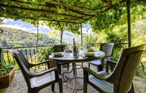 Awesome Apartment In Mezzanego With Wifi
